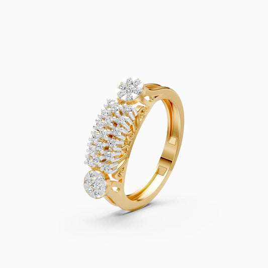 Attractive Round Cluster Diamond Engagement Ring