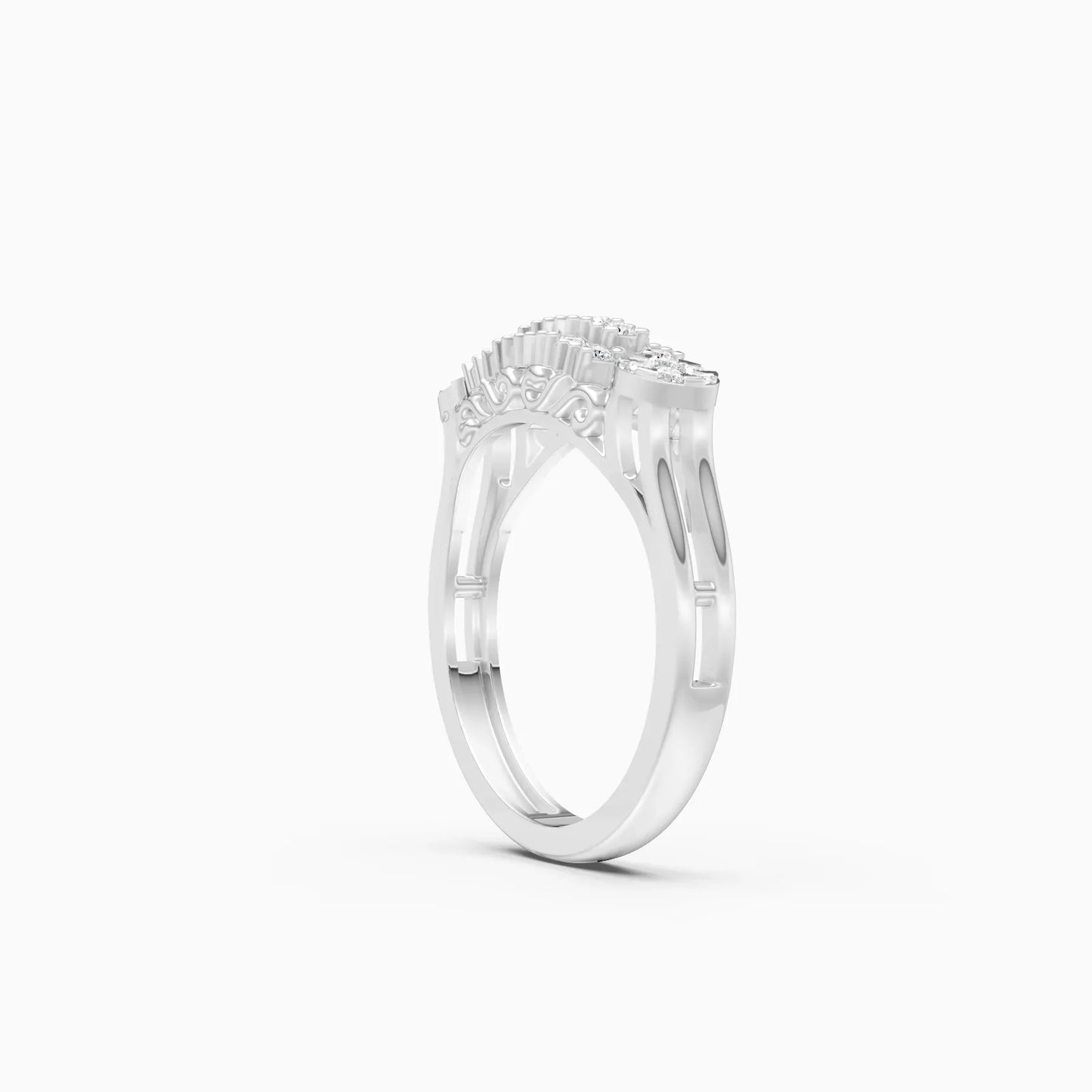 Attractive Round Cluster Diamond Engagement Ring