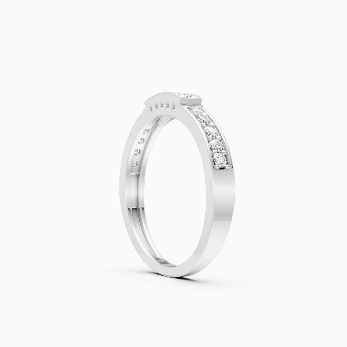 Luxurious Round Diamond Wedding Band
