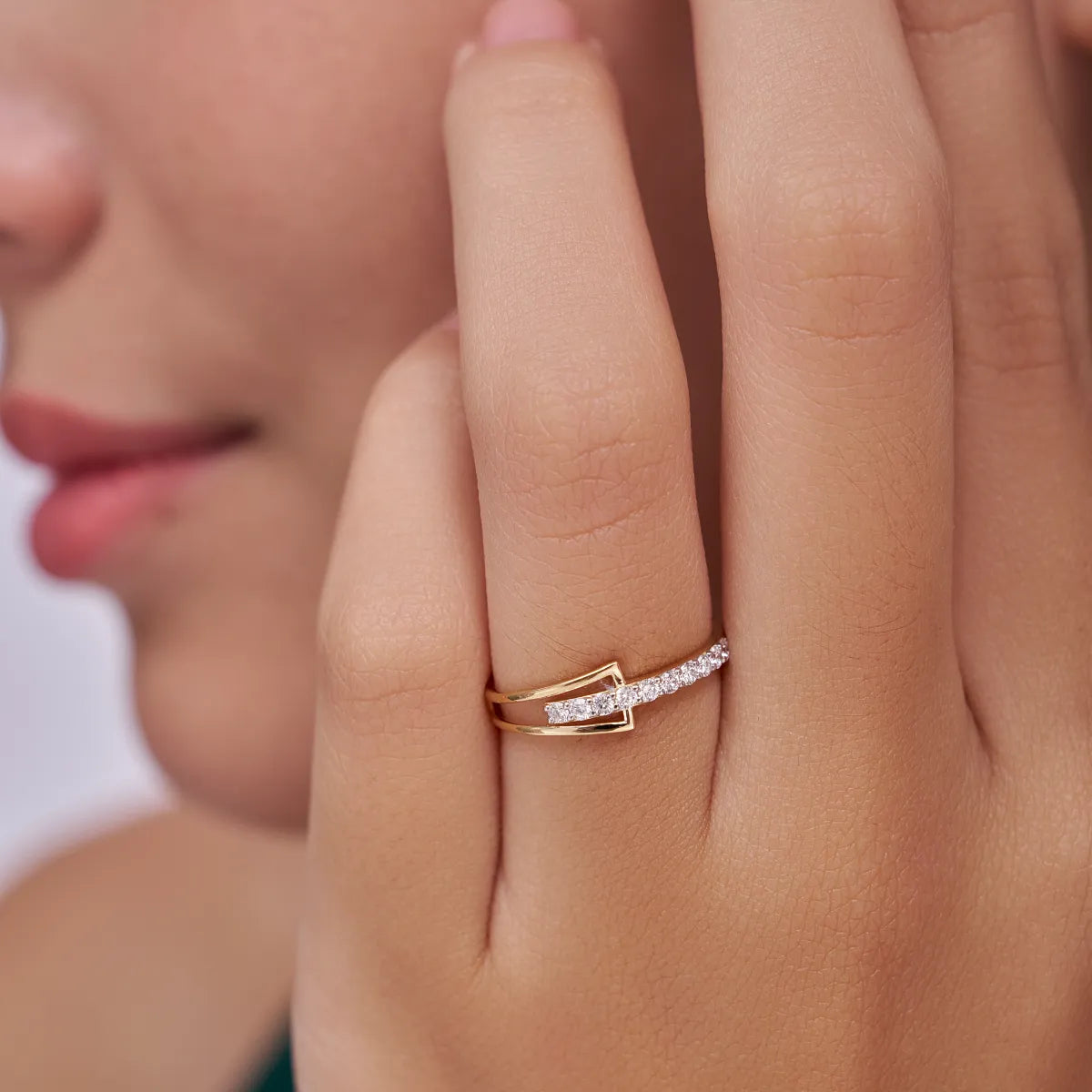 Round Bar Crossover Ring