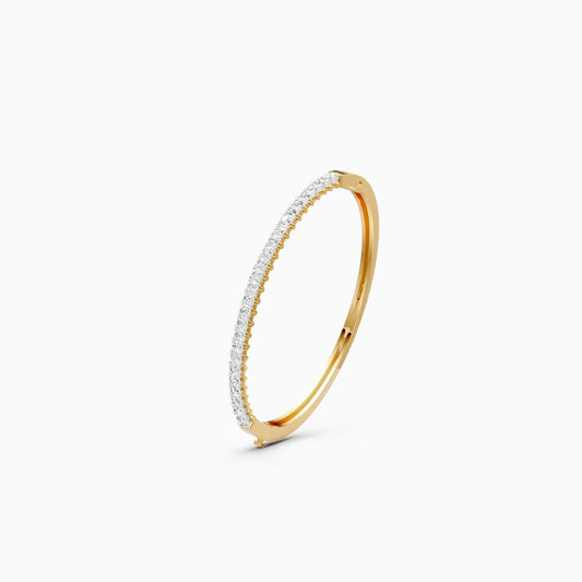Radiant Look Diamond Bracelet in Sleek Design
